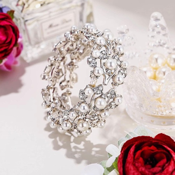 Crystal Simulated Pearl 1920’s Leaf Stretch Bracelet NIB - Picture 3 of 4